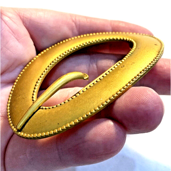 Victorian Brooch Sash Robe Scarf Pin Lustrous Goldtone Metal Buckle Shaped Oval - Picture 8 of 8